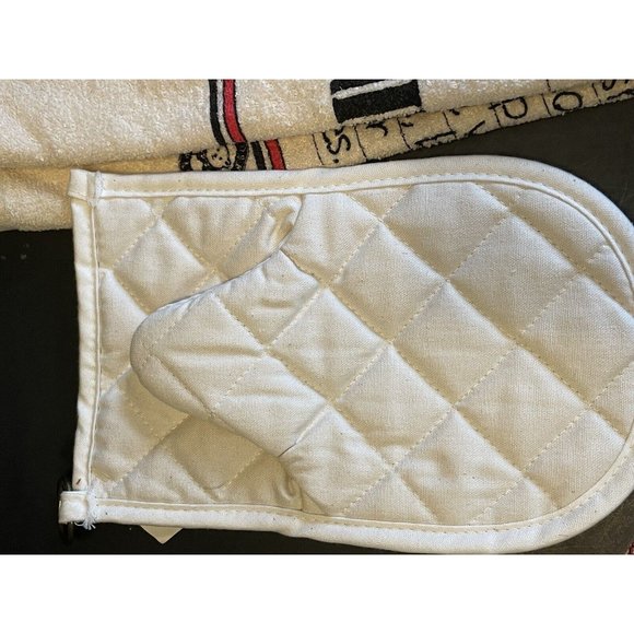 VTG 1983 Bialosky Bear Kitchen ~ 1 Mitt, 1 Potholder, 1 Towel ~ 3 Pc. Set NWT - Picture 3 of 11